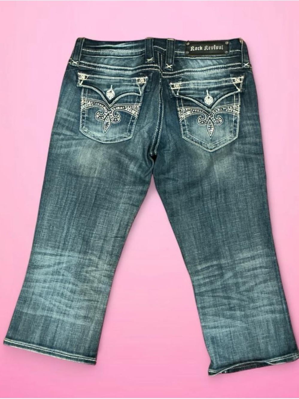 💙Rock Revival Embroidered Back Pocket Capri Jean Shorts - Washed Blue